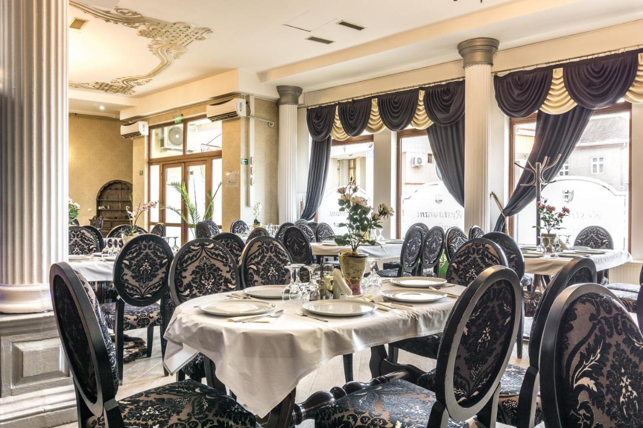 Hotel Ferdinand Hateg Ngoại thất bức ảnh