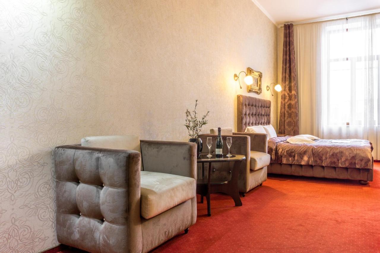Hotel Ferdinand Hateg Ngoại thất bức ảnh