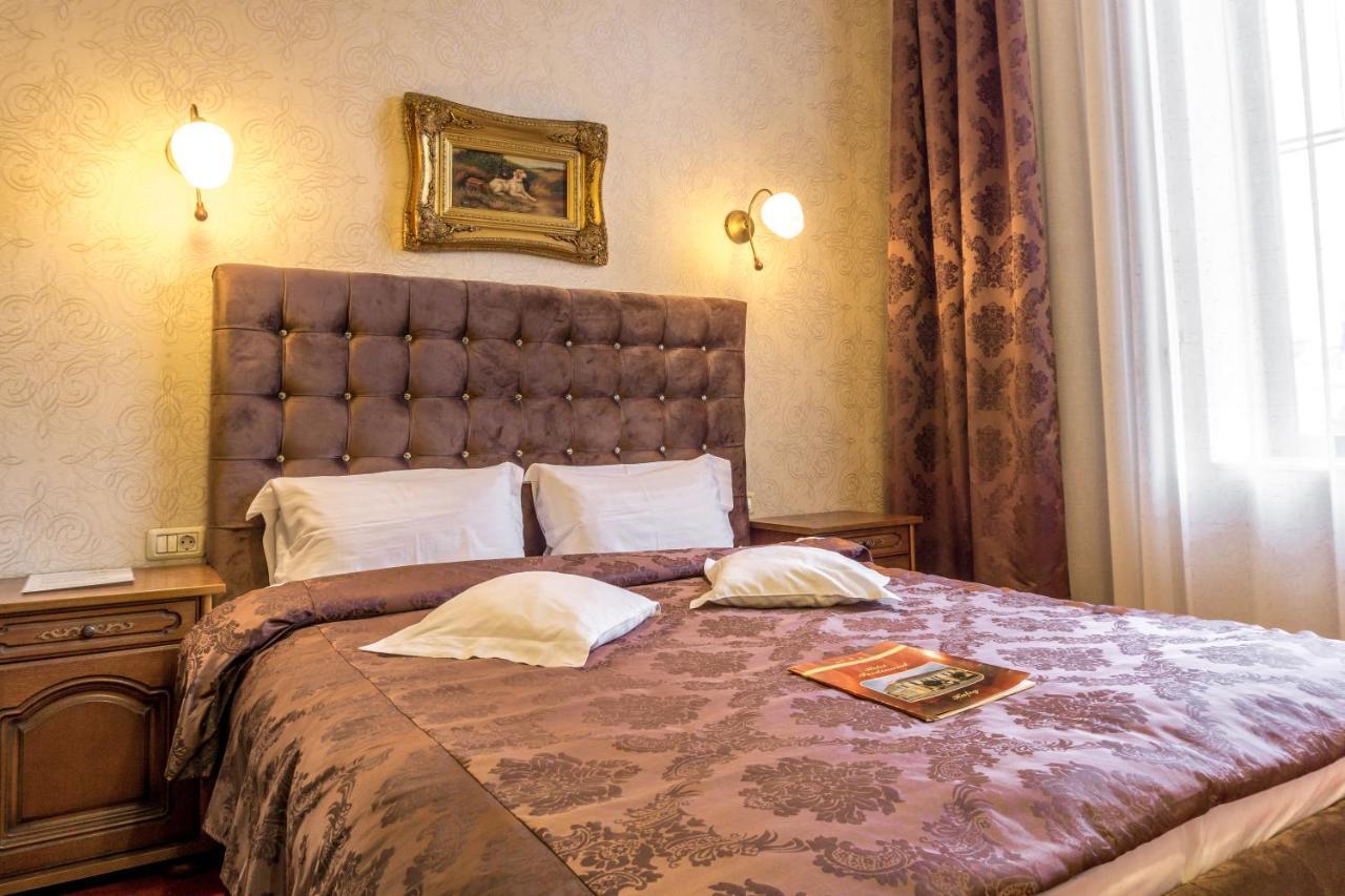 Hotel Ferdinand Hateg Ngoại thất bức ảnh
