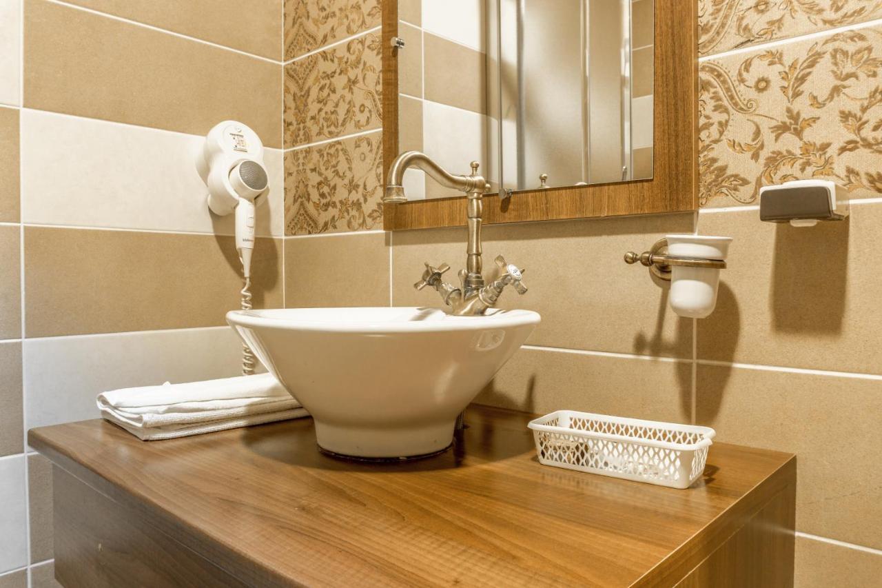 Hotel Ferdinand Hateg Ngoại thất bức ảnh