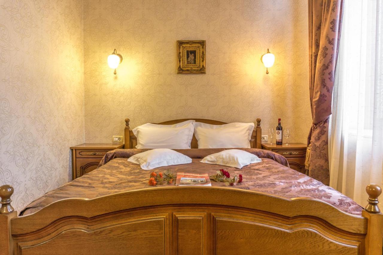 Hotel Ferdinand Hateg Ngoại thất bức ảnh