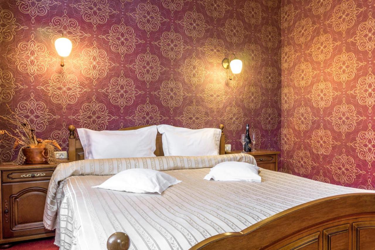 Hotel Ferdinand Hateg Ngoại thất bức ảnh