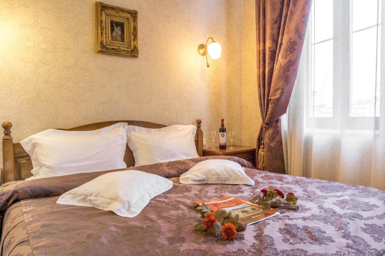 Hotel Ferdinand Hateg Ngoại thất bức ảnh