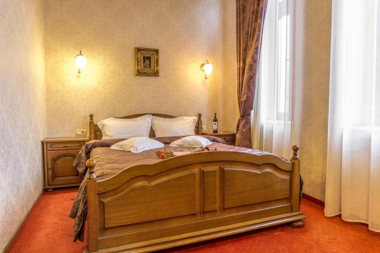 Hotel Ferdinand Hateg Ngoại thất bức ảnh