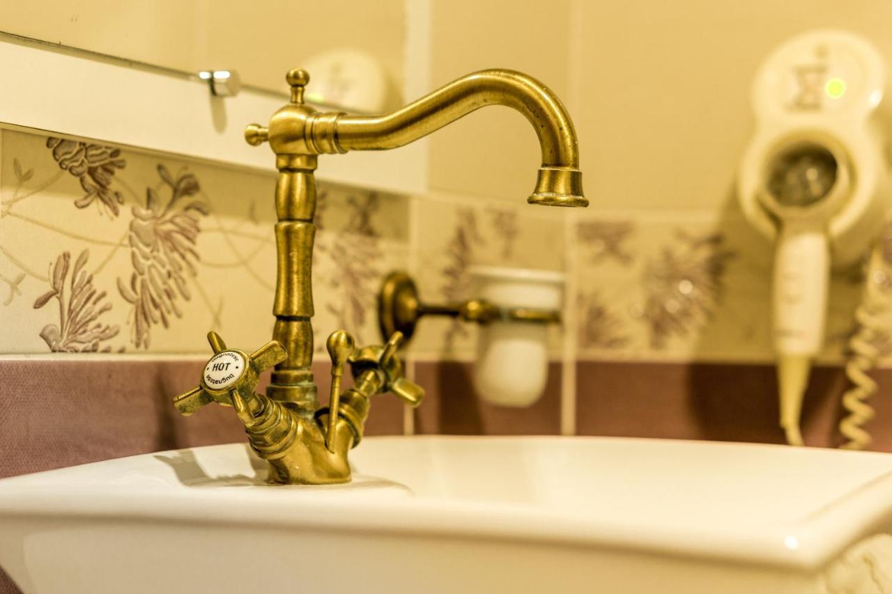 Hotel Ferdinand Hateg Ngoại thất bức ảnh