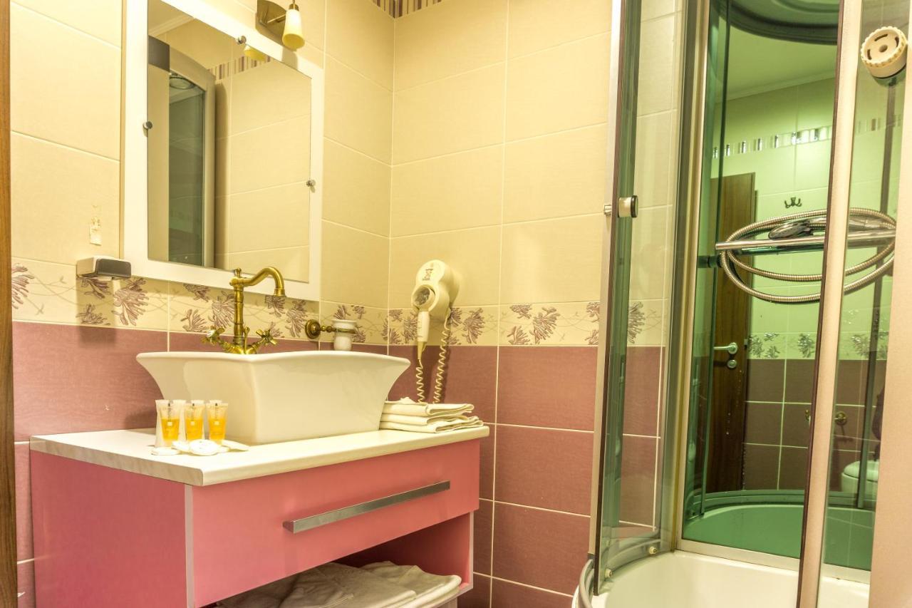 Hotel Ferdinand Hateg Ngoại thất bức ảnh