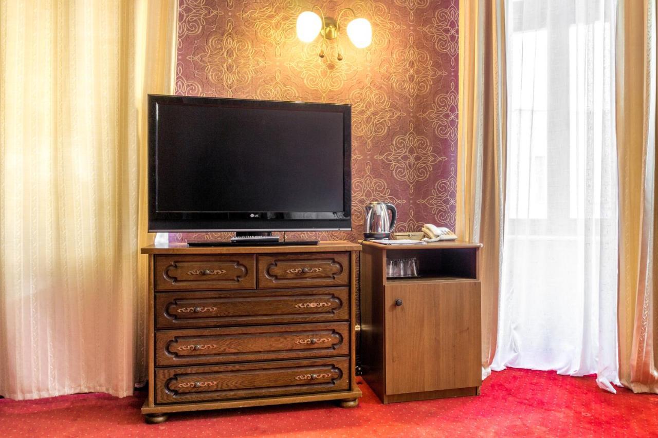Hotel Ferdinand Hateg Ngoại thất bức ảnh
