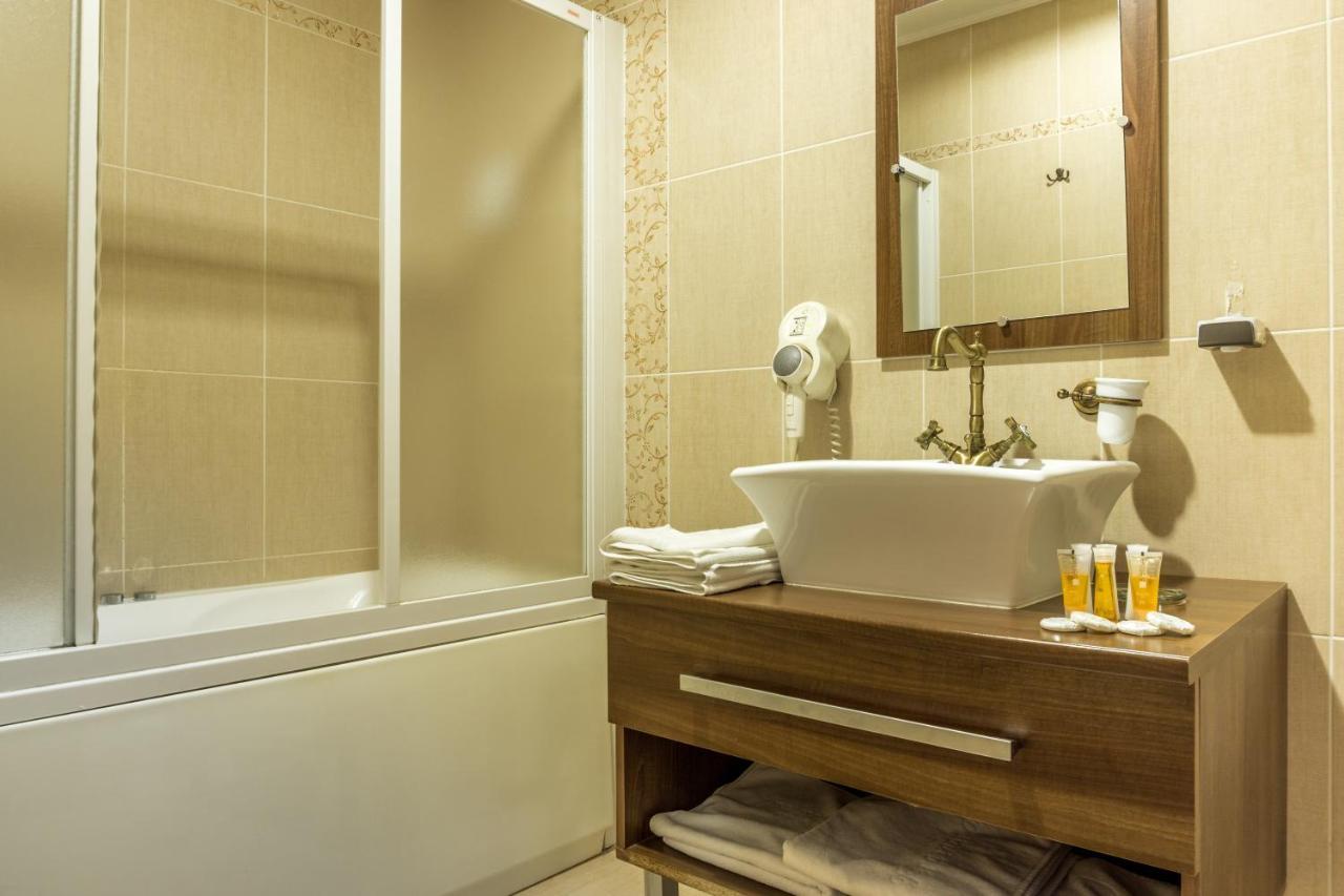 Hotel Ferdinand Hateg Ngoại thất bức ảnh