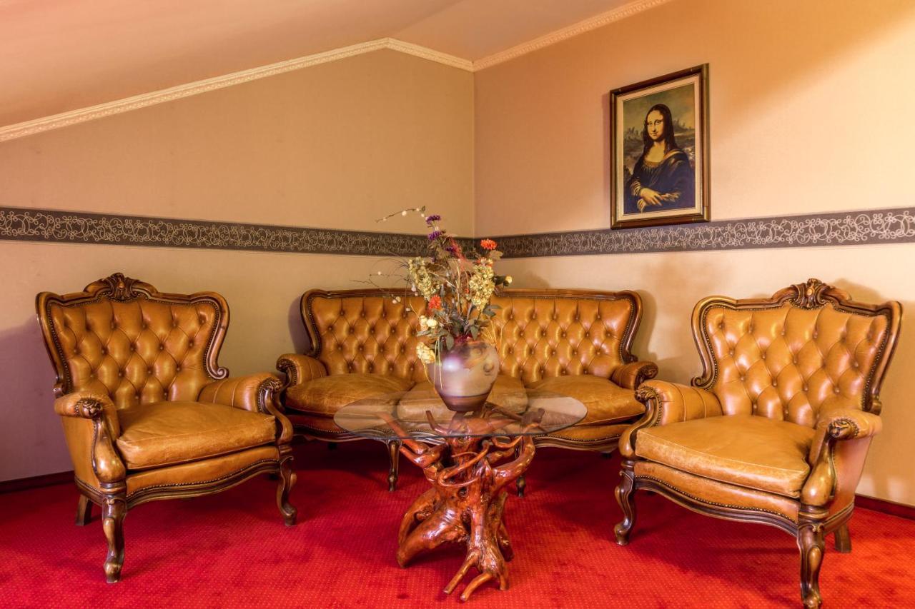 Hotel Ferdinand Hateg Ngoại thất bức ảnh