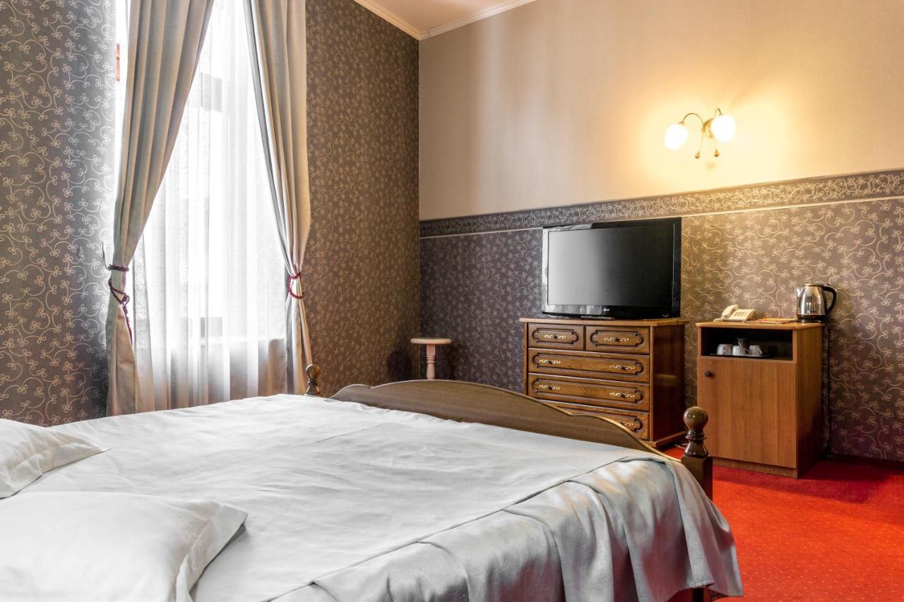 Hotel Ferdinand Hateg Ngoại thất bức ảnh