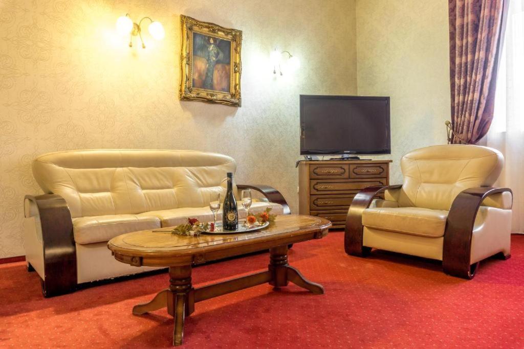 Hotel Ferdinand Hateg Ngoại thất bức ảnh