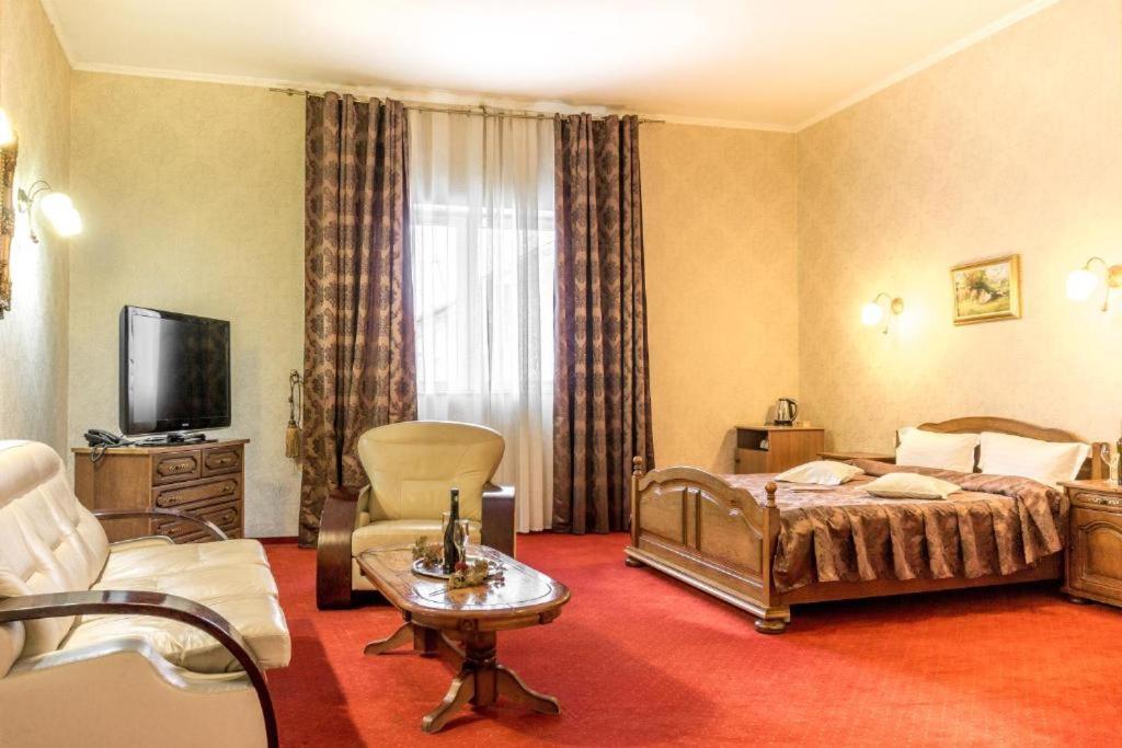 Hotel Ferdinand Hateg Ngoại thất bức ảnh